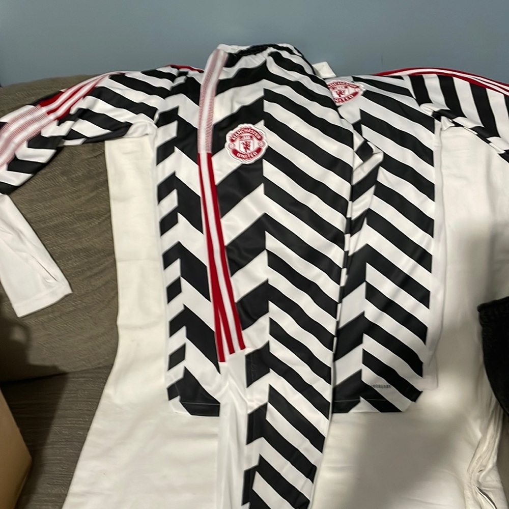 Mens Addidas Manchester United Tracksuit and Matching Pants